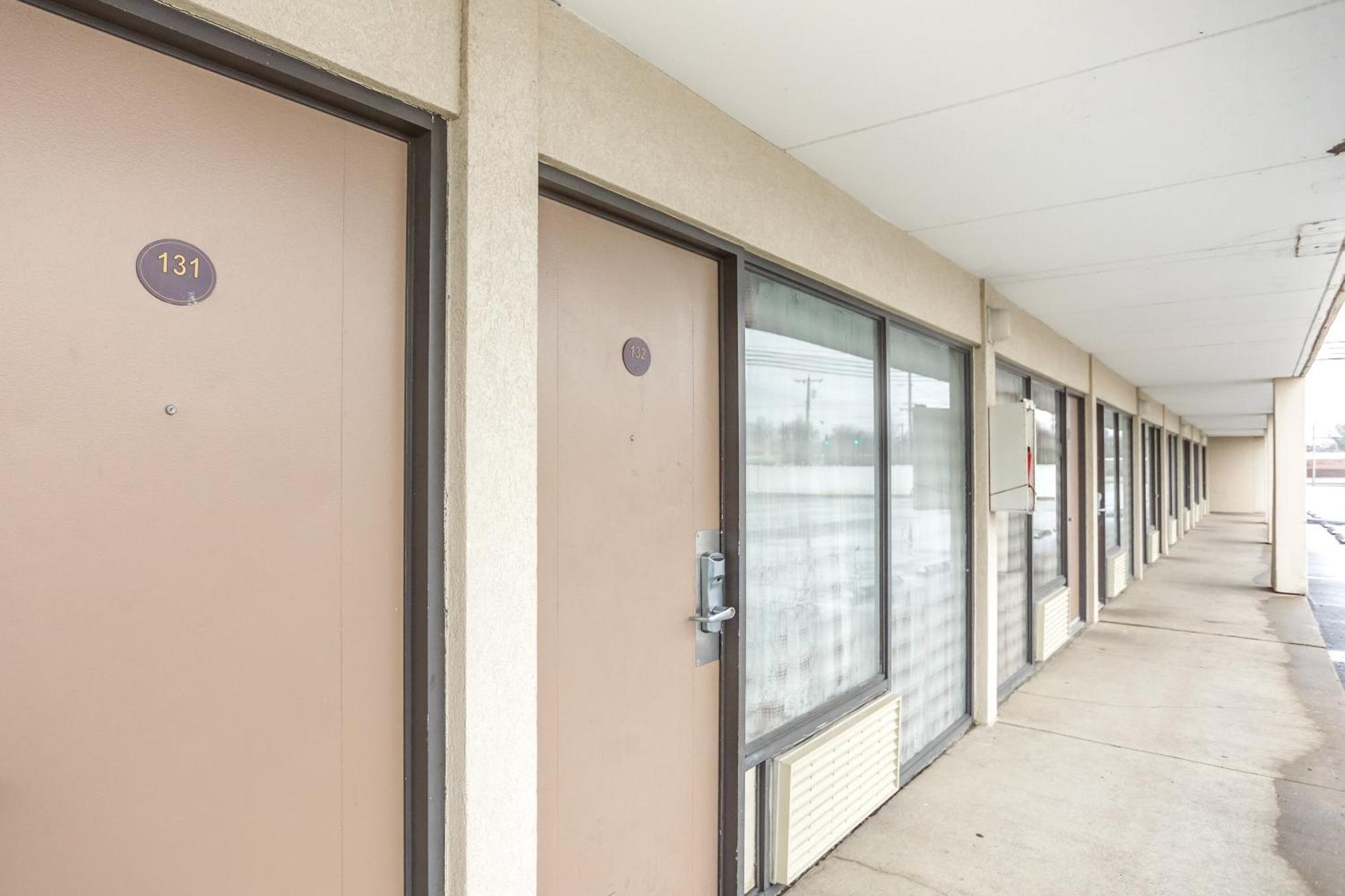 Hotel Oyo Townhouse Owensboro West Exterior foto