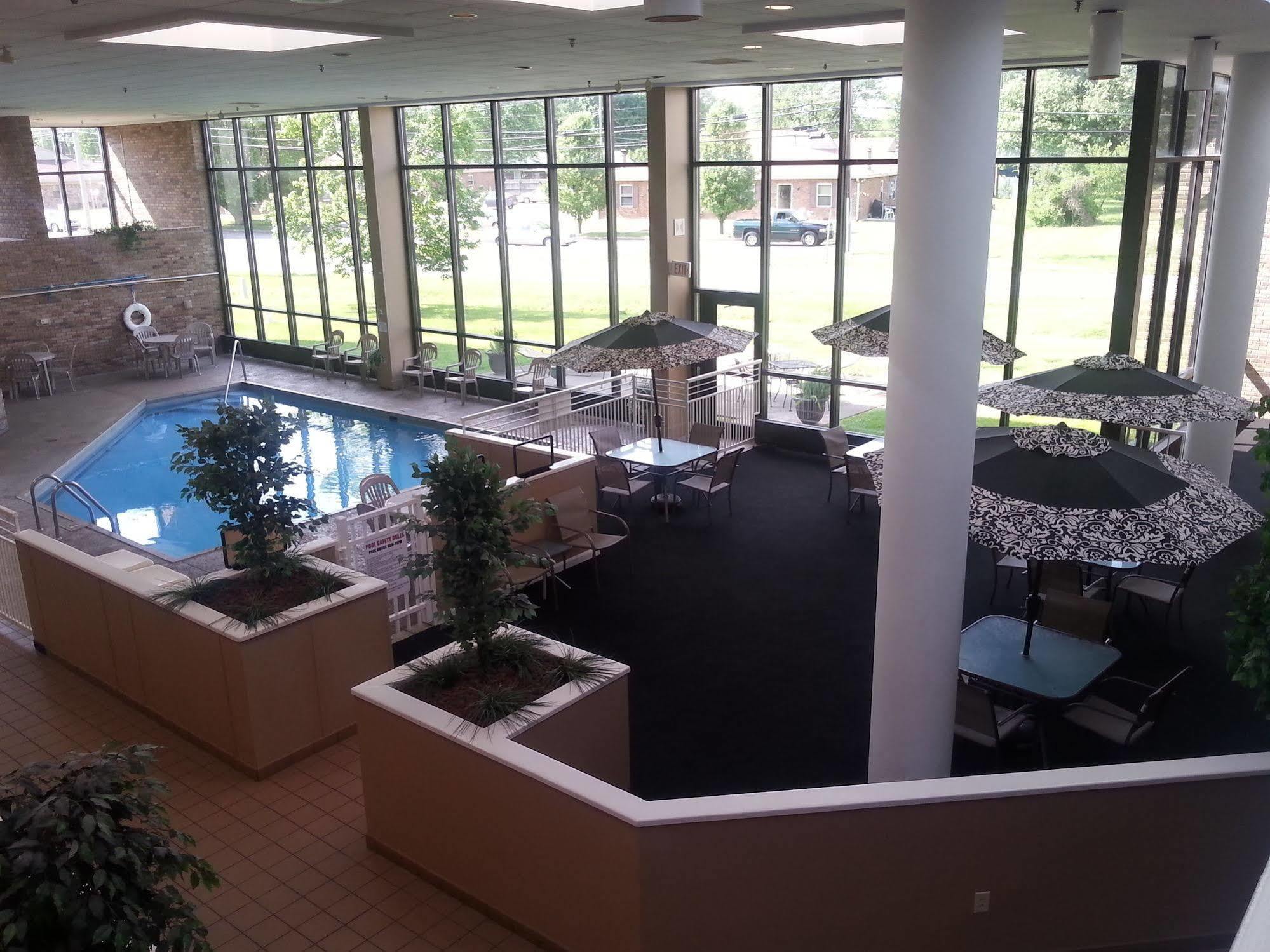 Hotel Oyo Townhouse Owensboro West Exterior foto